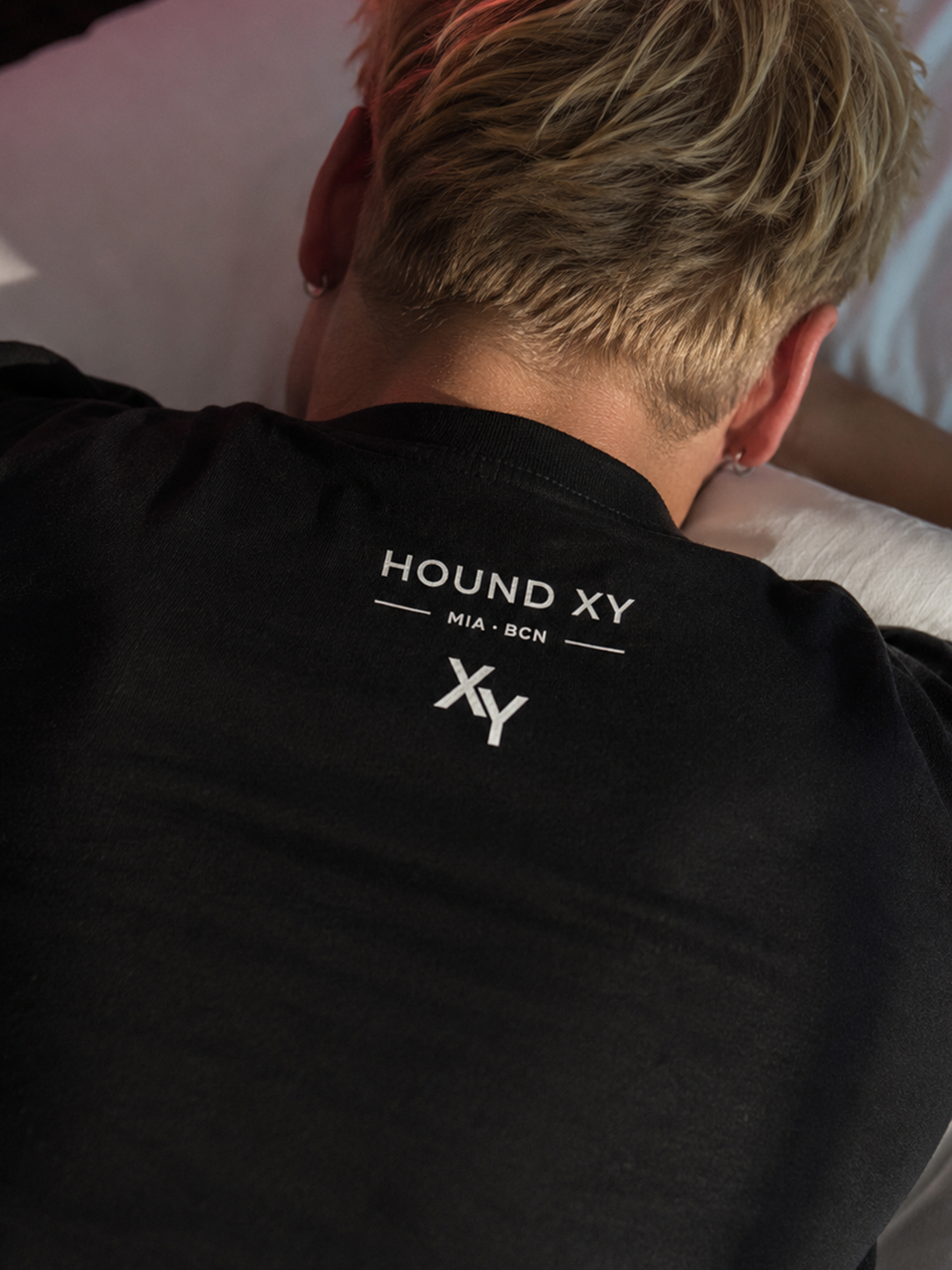 HOOK UP MOTEL XY — HOUND XY T-Shirt